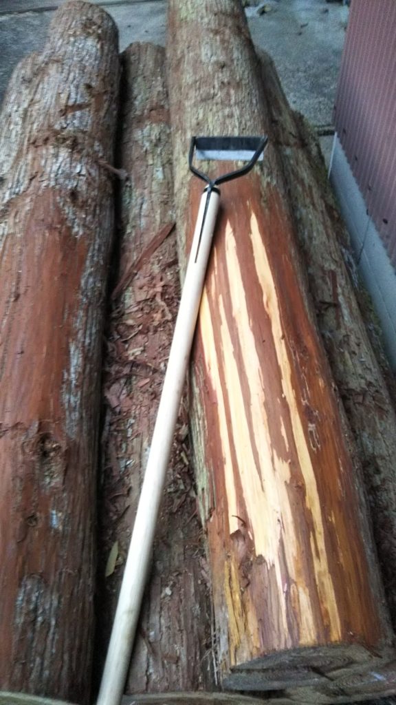 木 の 皮 を 剥ぐ 方法